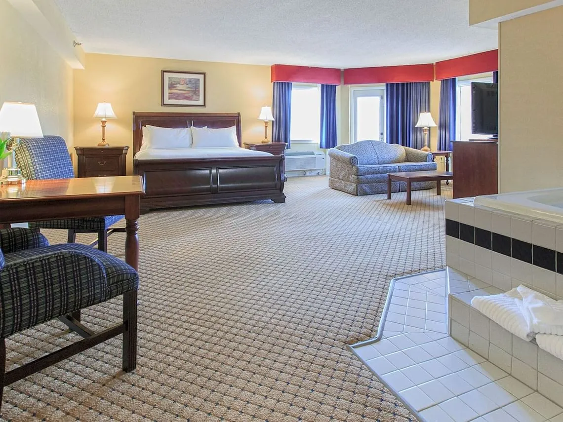 4538 pigeon forge honeymoon suite bedroom