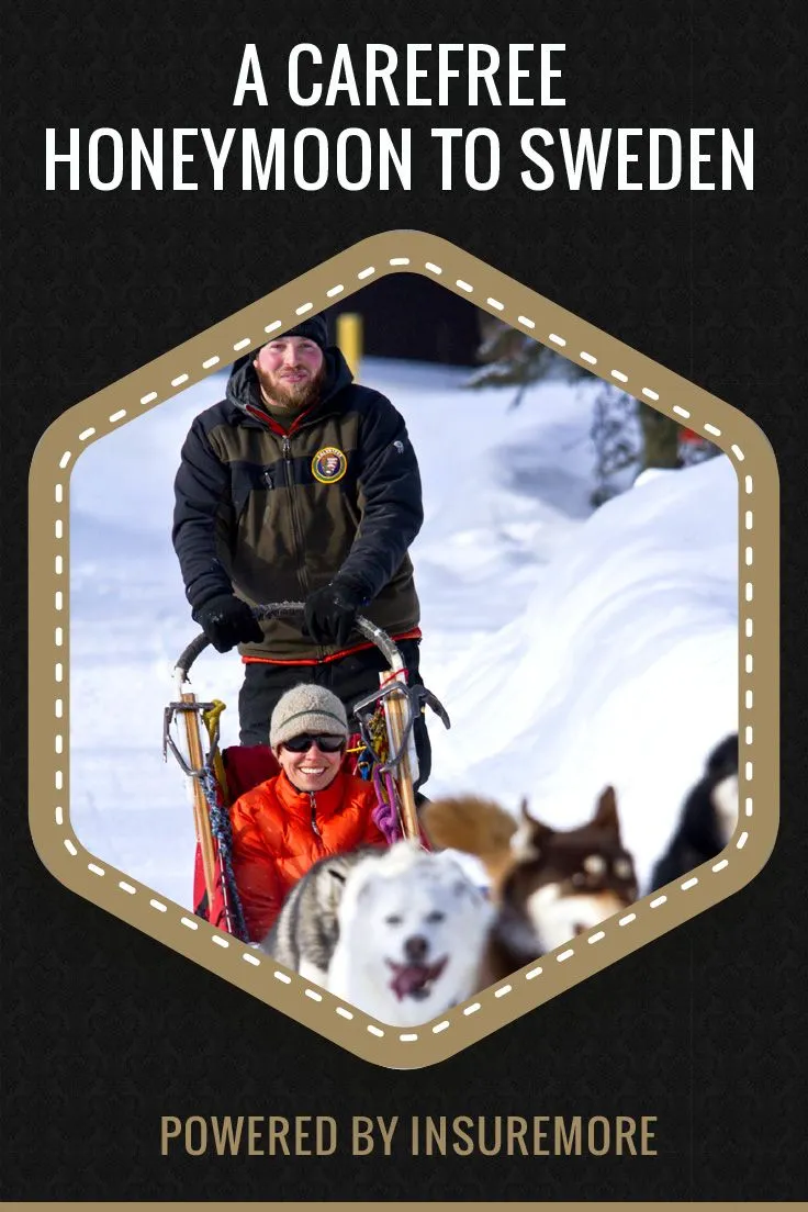 /img/4556-honeymoon-travel-insurance-happy-couple.webp