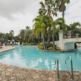 /img/4579-hotel-pool-orlando.webp