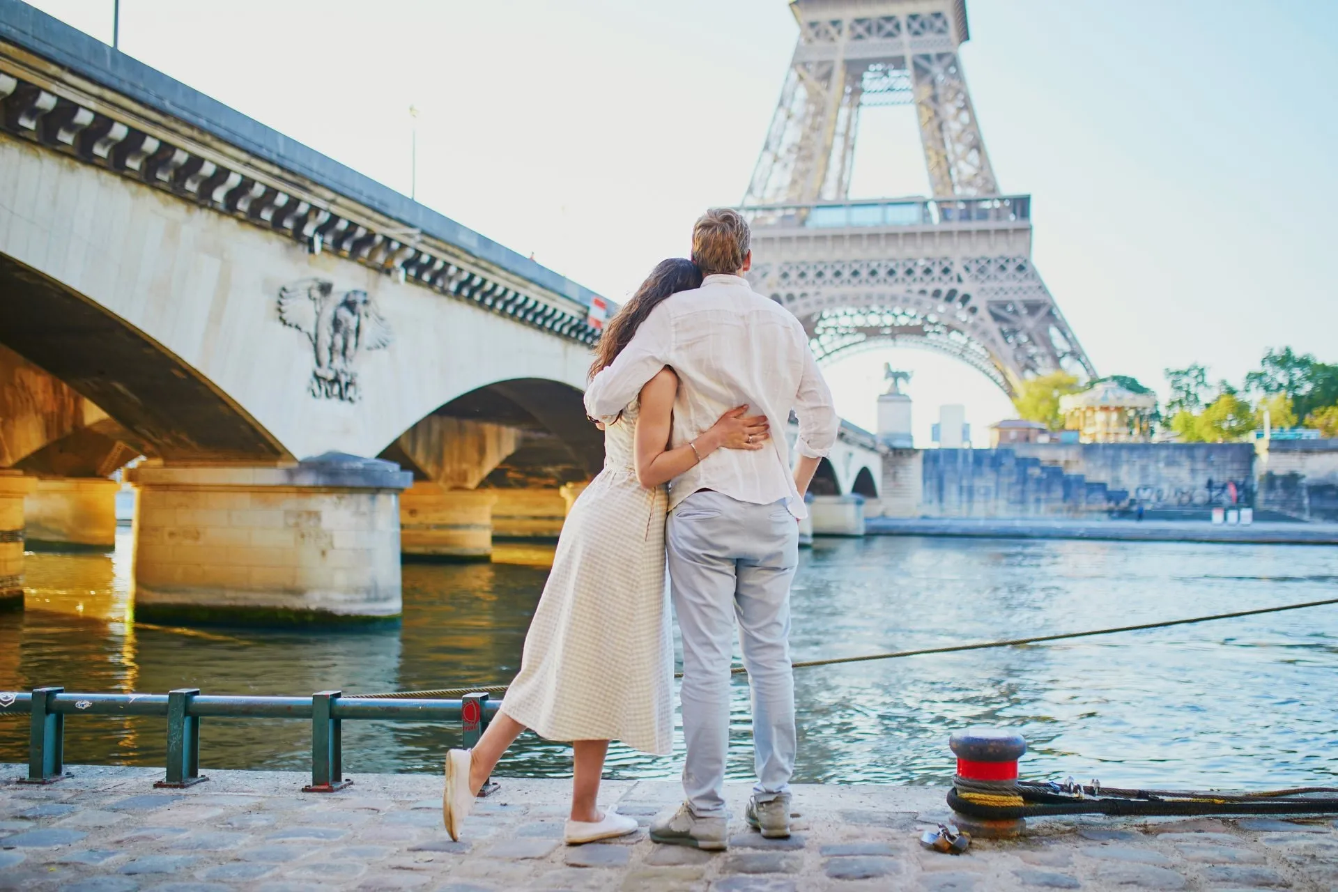 4581 couple paris travel
