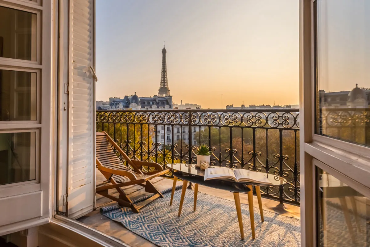 4581 paris cafe honeymoon