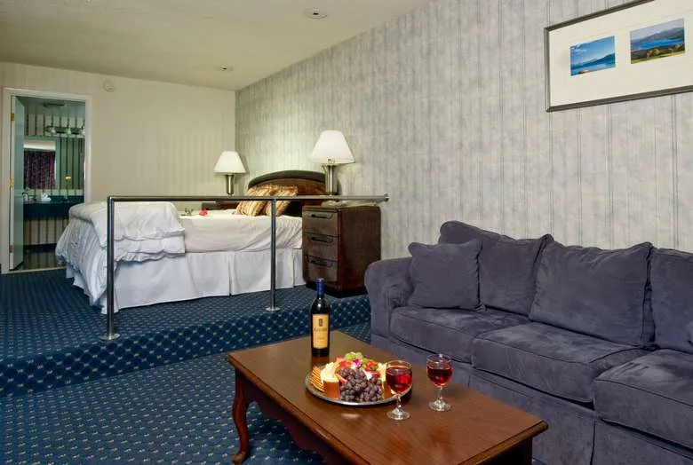 4596 lake george honeymoon suite