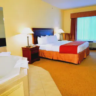 /img/4596-surfside-lake-suite.webp