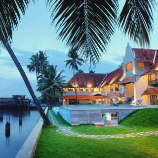 /img/4606-kerala-honeymoon-romantic-dinner.webp