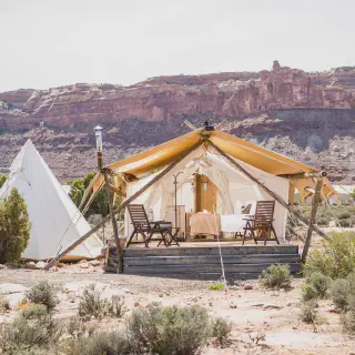 /img/4609-non-traditional-honeymoon-treehouse.webp