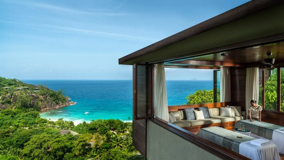 4617 seychelles honeymoon couple beach