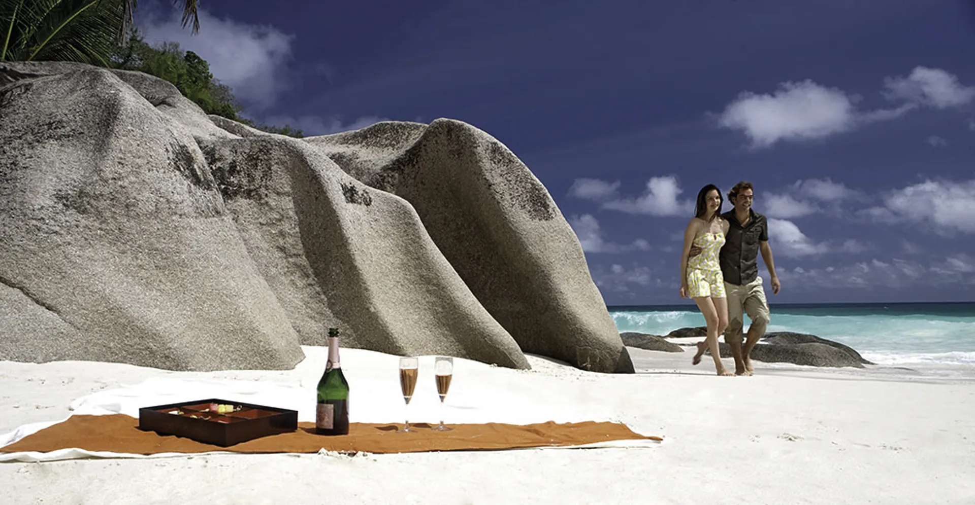 /img/4617-seychelles-honeymoon-couple-spa.webp