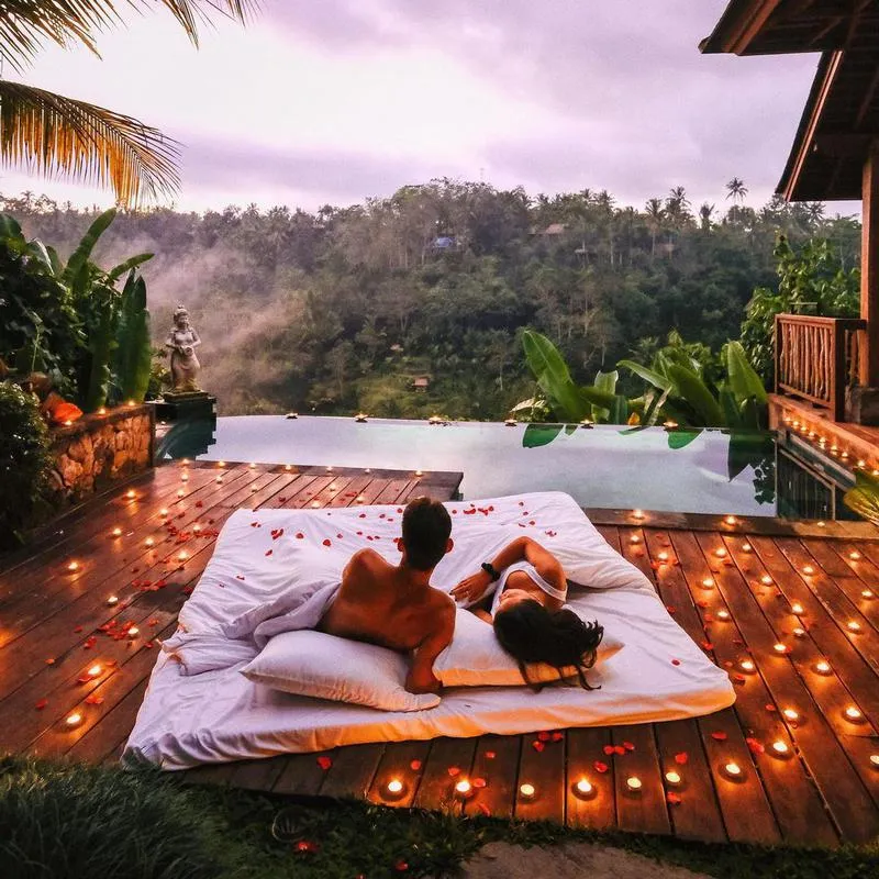 4661 bali honeymoon couple sunset