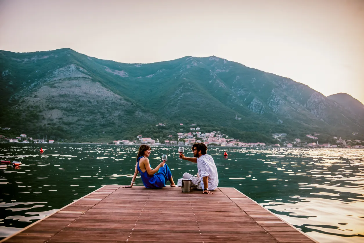 4664 honeymoon couple