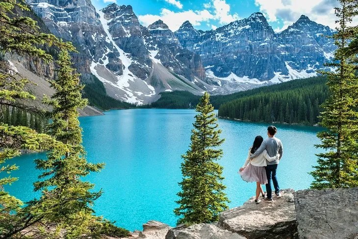 4692 couple hiking banff