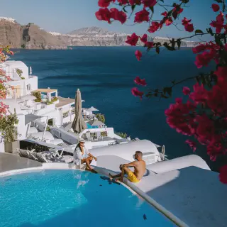 /img/4746-greece-honeymoon-couple.webp