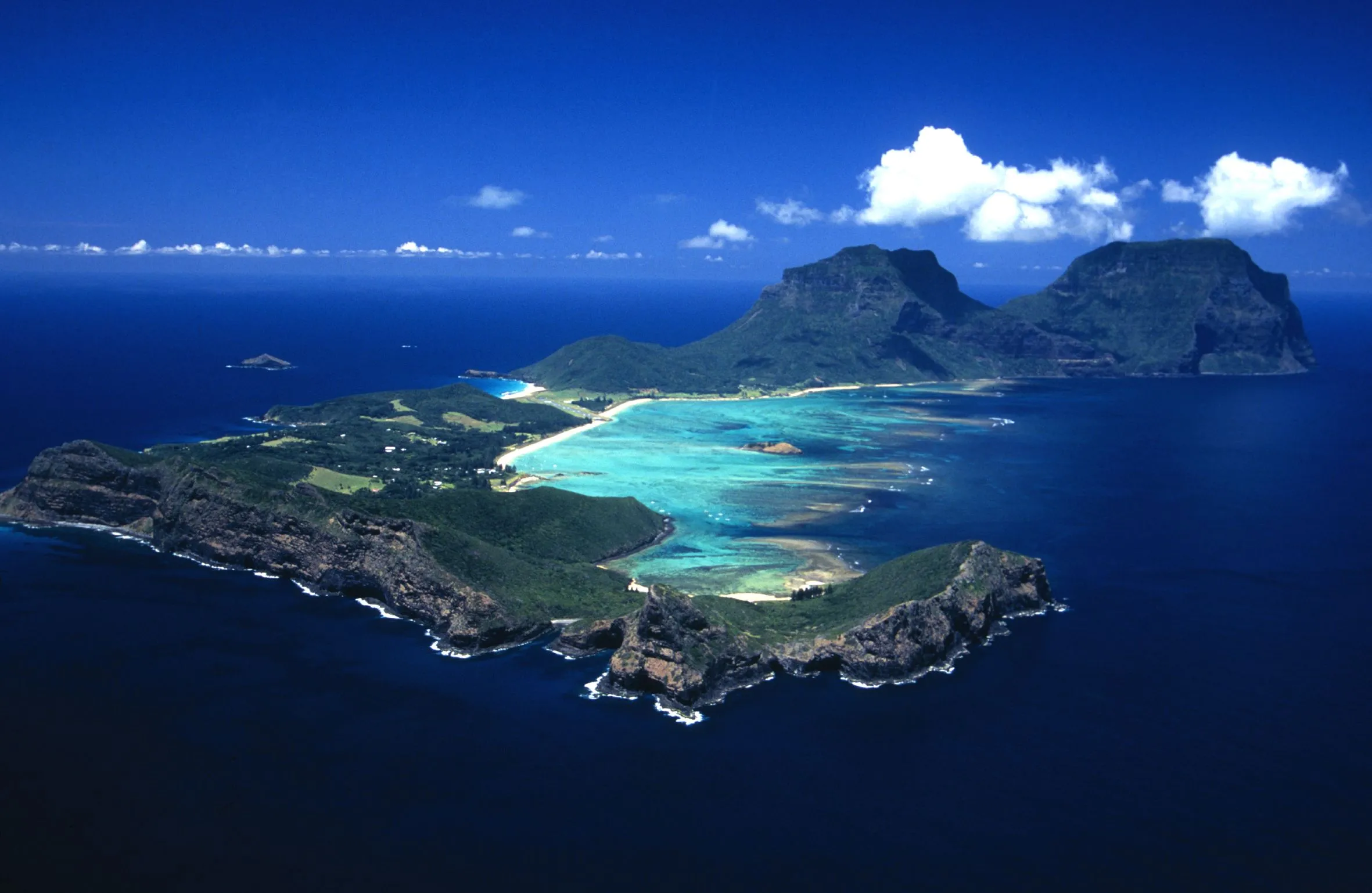 /img/4756-romantic-hotel-room.webp