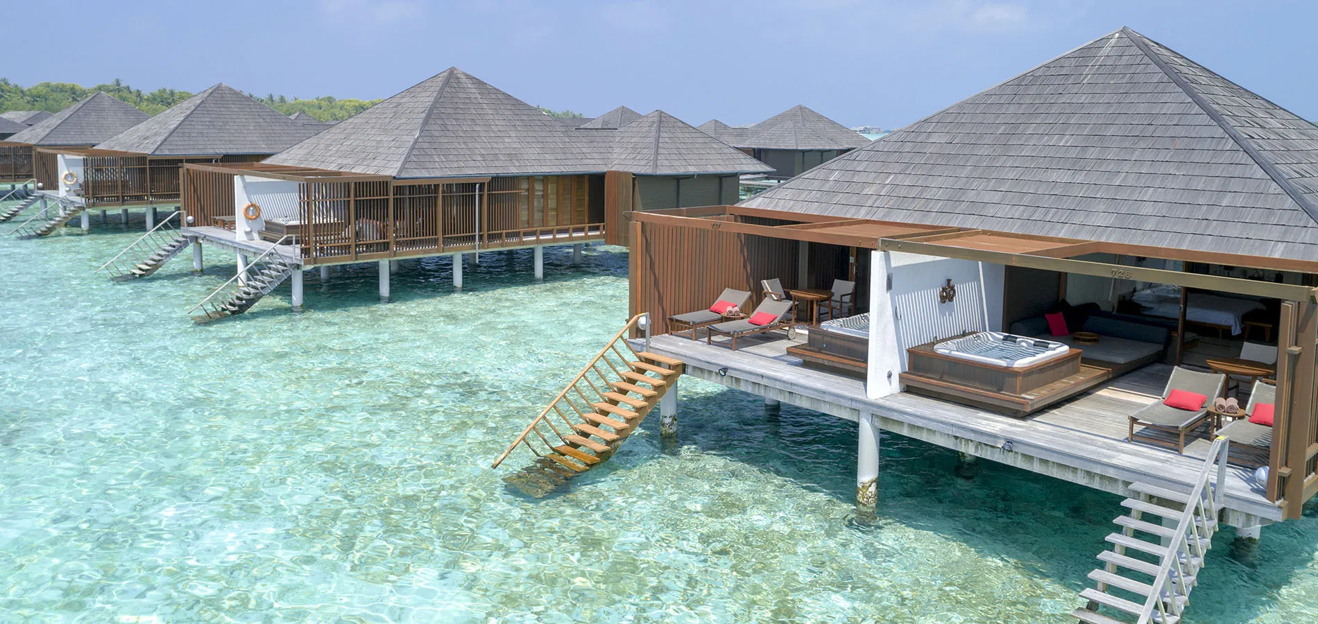 4816 maldives honeymoon couple beach